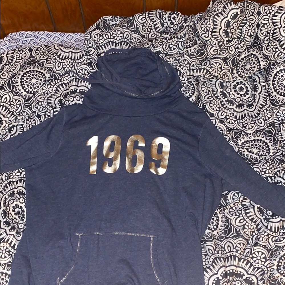 🧸2 for $10🧸 GAP “1969” Turtleneck sweatshirt